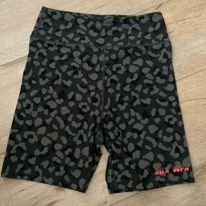 Sarah’s Day x White Fox Boutique camo biker shorts size small